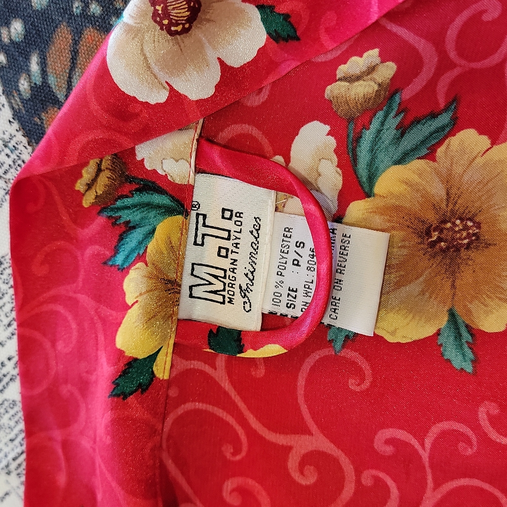 Morgan Taylor Robe - Picture 3 of 5